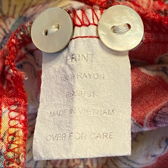 Fig & Flower Red Floral Split Neck Blouse Size XL - Picture 6 of 6